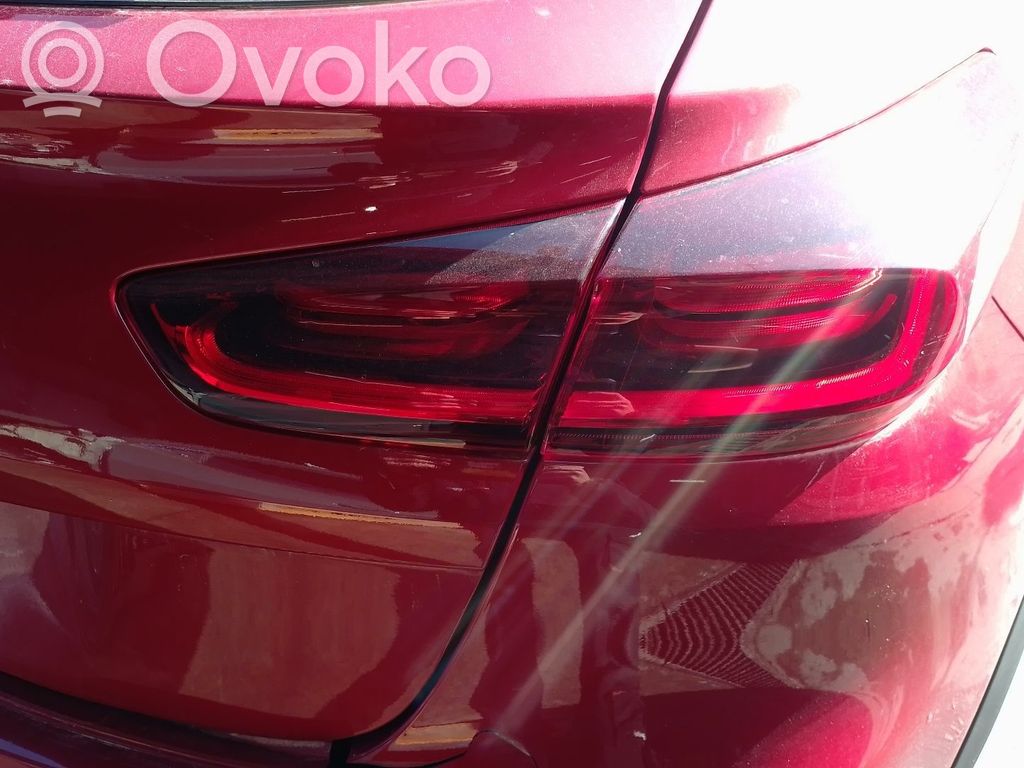 KIA Xceed Galinis žibintas dangtyje 