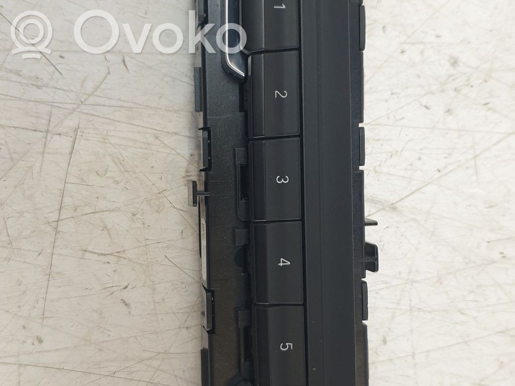BMW X1 F48 F49 Przełącznik / Przycisk kierownicy