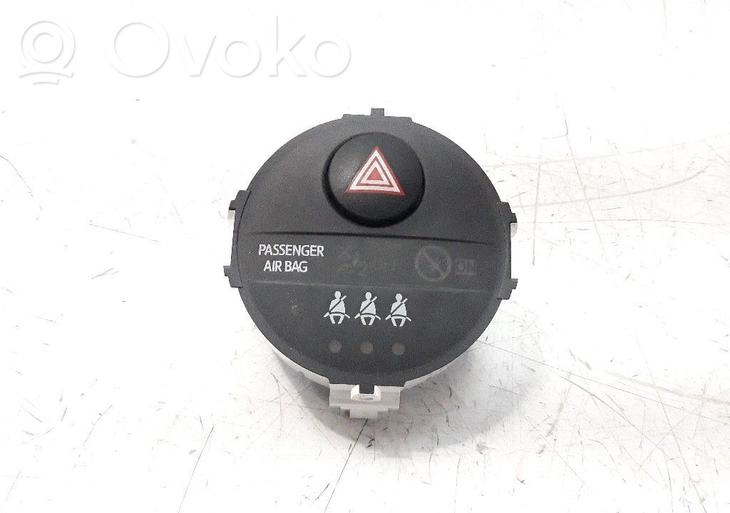Comutator lumini pericol   839500D100