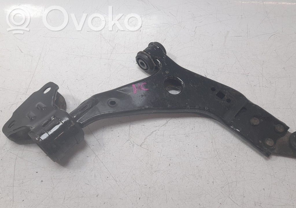 Ford Kuga III Priekinė svirtis 