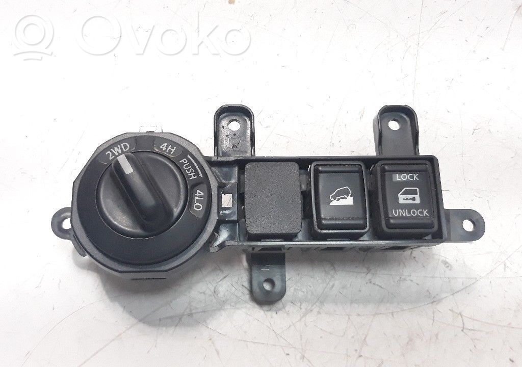 Nissan Navara D23 Pulsanti/interruttori sul volante