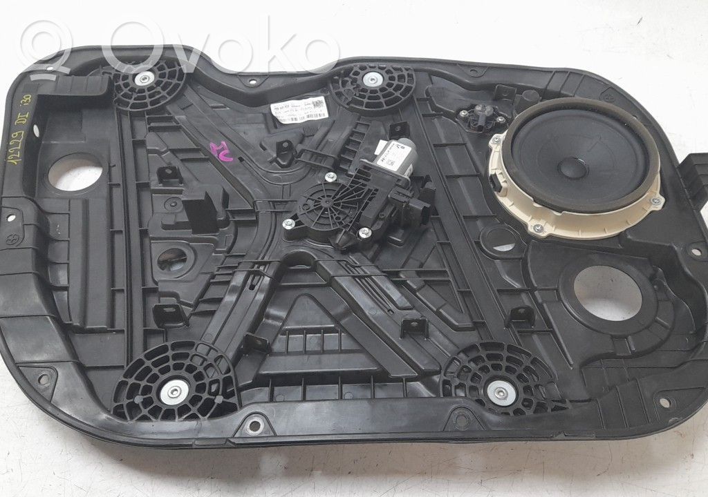 Regulador manual de la ventanilla delantera   82470G4040