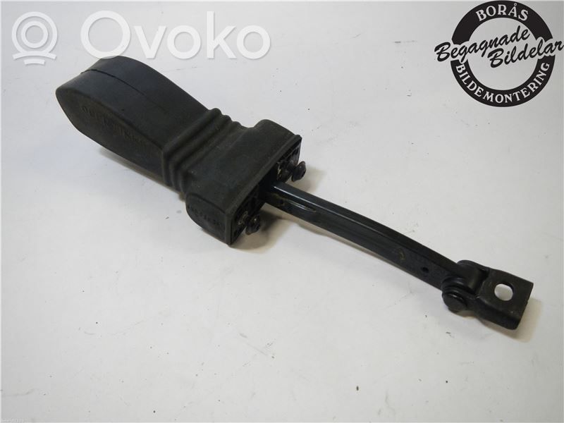 Audi A4 S4 B8 8K Takaoven pidätin 