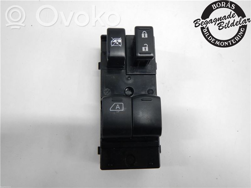 Nissan Note (E12) Electric window control switch 