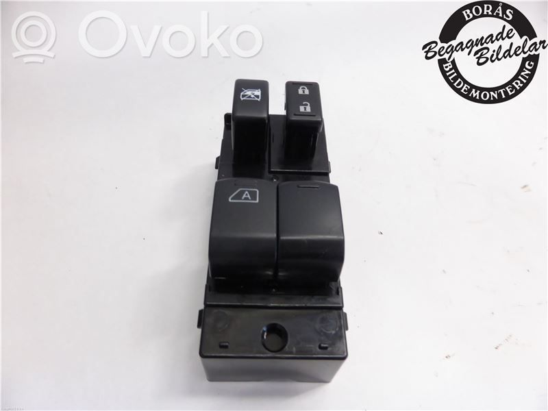Nissan Note (E12) Electric window control switch 
