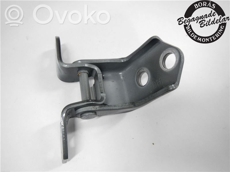 Mazda 2 Front door lower hinge 