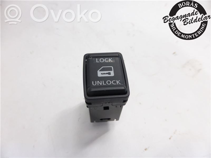 Nissan Note (E12) Central locking switch button 