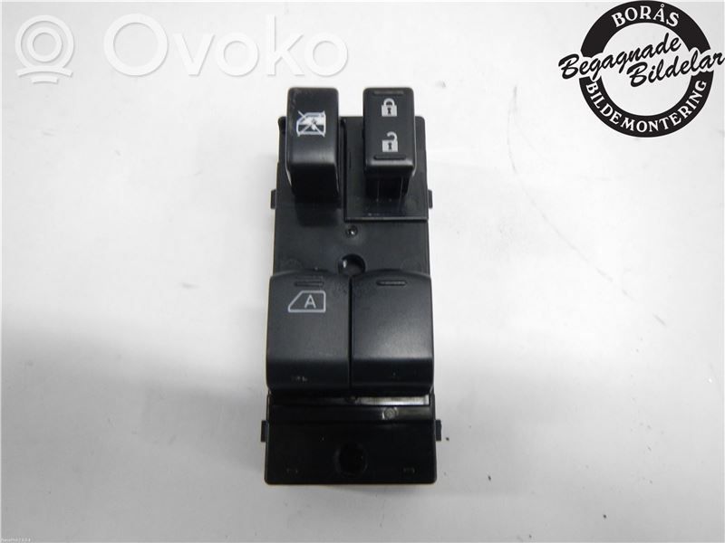 Nissan Note (E12) Electric window control switch 