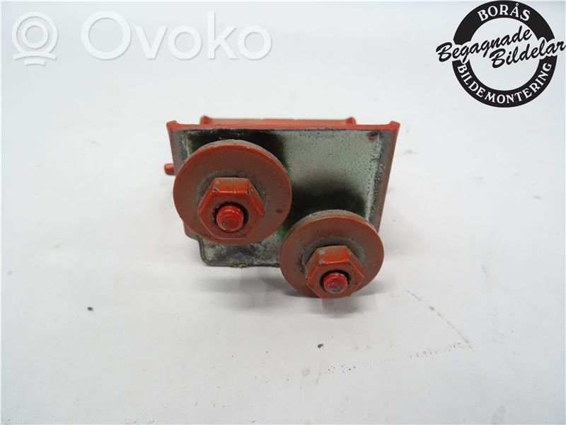 Ford Focus Tailgate/trunk/boot hinge 
