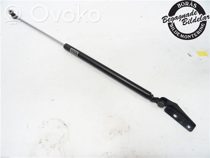 Subaru Legacy Tailgate strut 