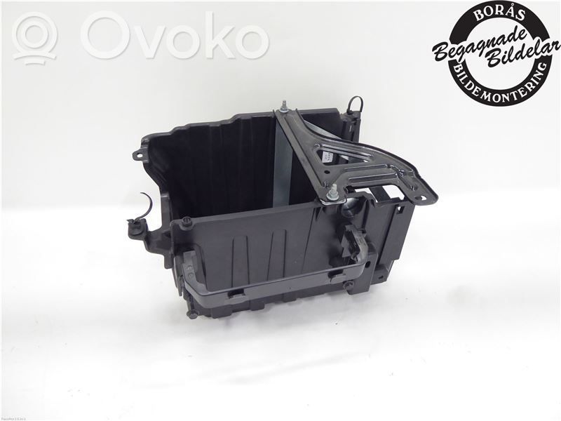 Ford Fiesta Półka akumulatora 