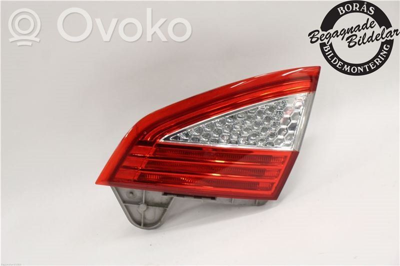 Ford Mondeo MK IV Aizmugurējais lukturis pārsegā 