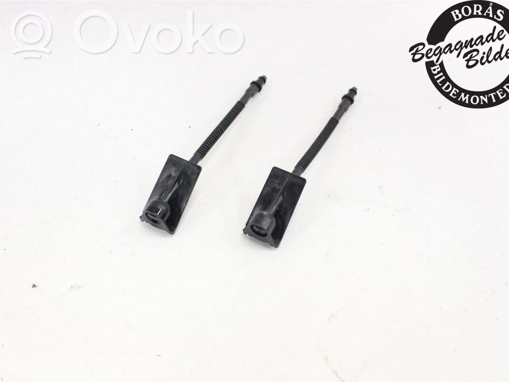 Ford Focus Windshield washer spray nozzle 