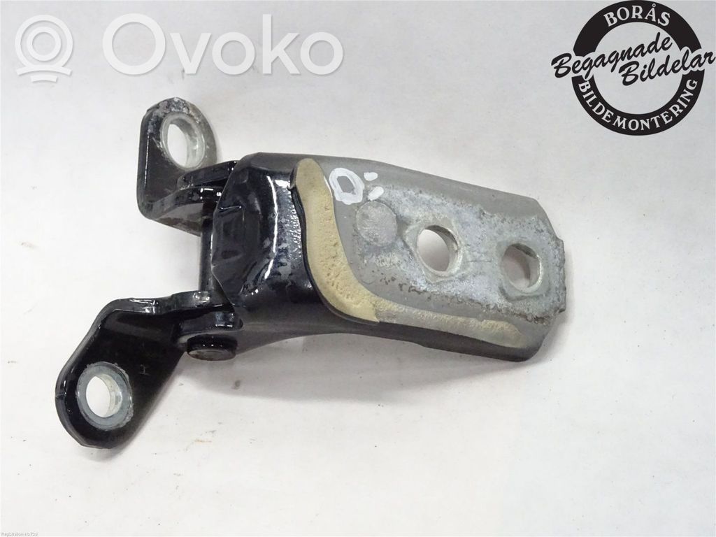 Peugeot 107 Front door upper hinge 