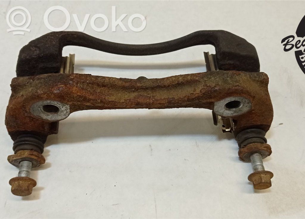 Volkswagen Amarok Mocowanie przedniego zacisku hamulca 