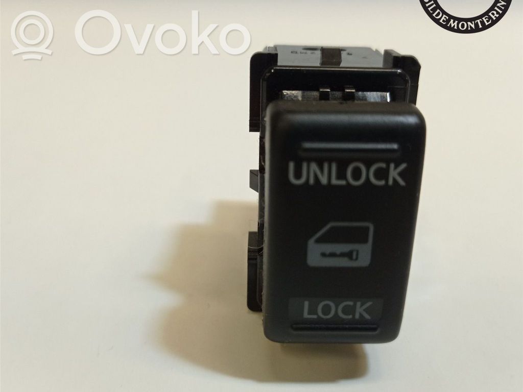 Nissan Navara D40 Central locking switch button 