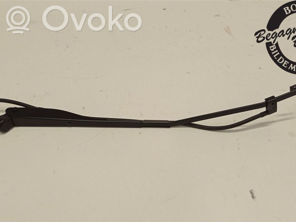Front wiper blade arm