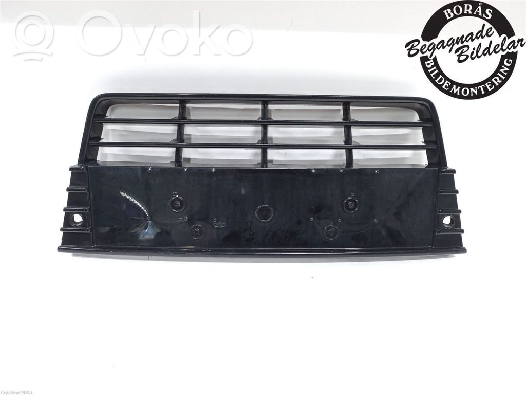 Ford Focus Front bumper lower grill 