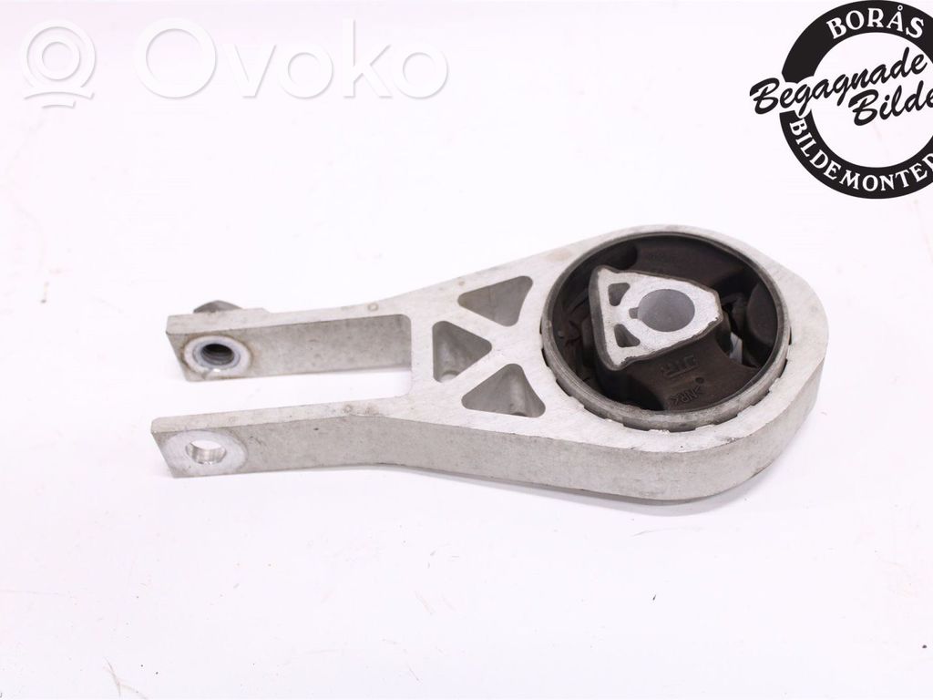 Jeep Renegade Engine mounting bracket 
