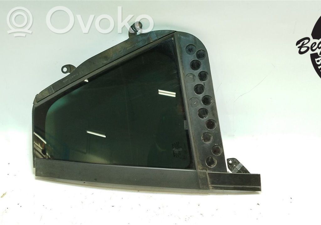 Ventanilla de ventilación de la puerta trasera   31352043