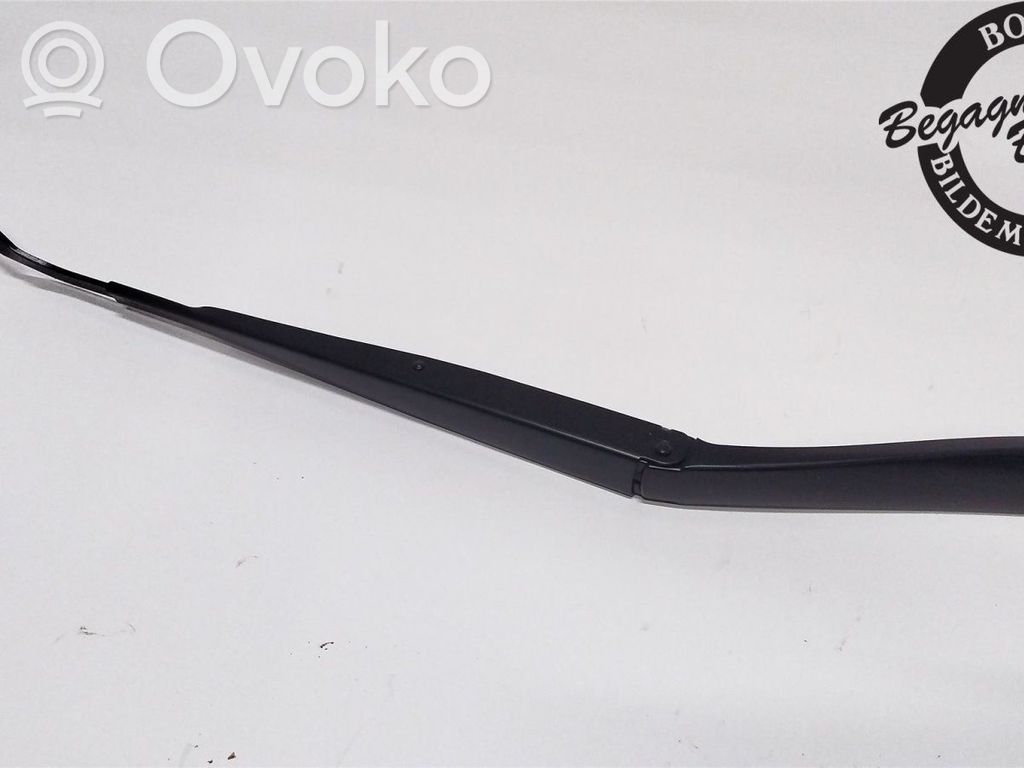 KIA Sorento IV Priekinio stiklo valytuvų kojelė 
