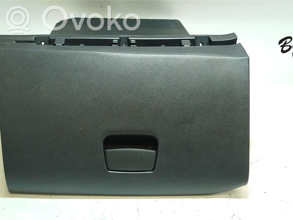 KIA Rio Daiktadėžės (bordačioko) komplektas 