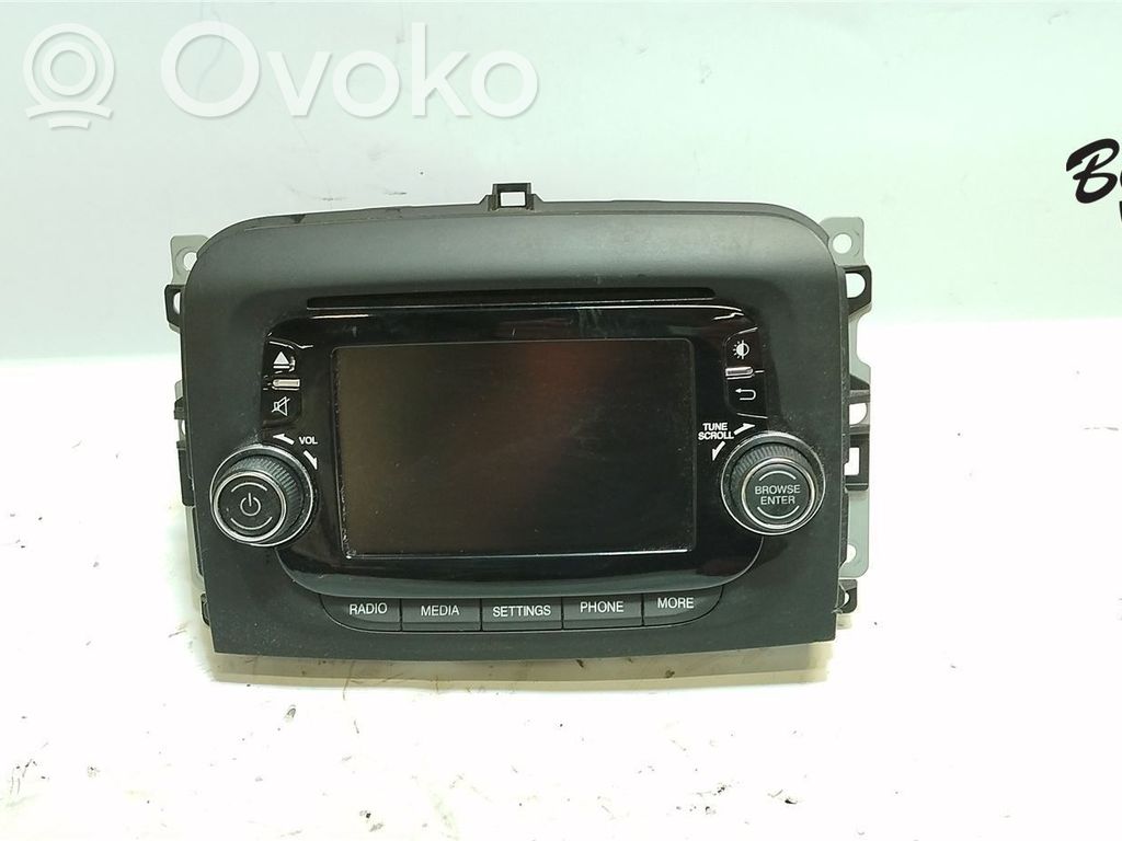 Fiat 500L Panel / Radioodtwarzacz CD/DVD/GPS 