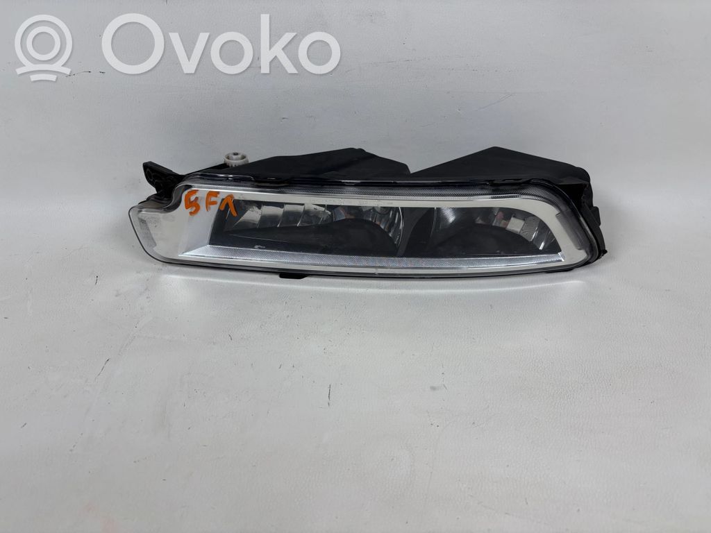 Volkswagen PASSAT B8 Priekinis žibintas 