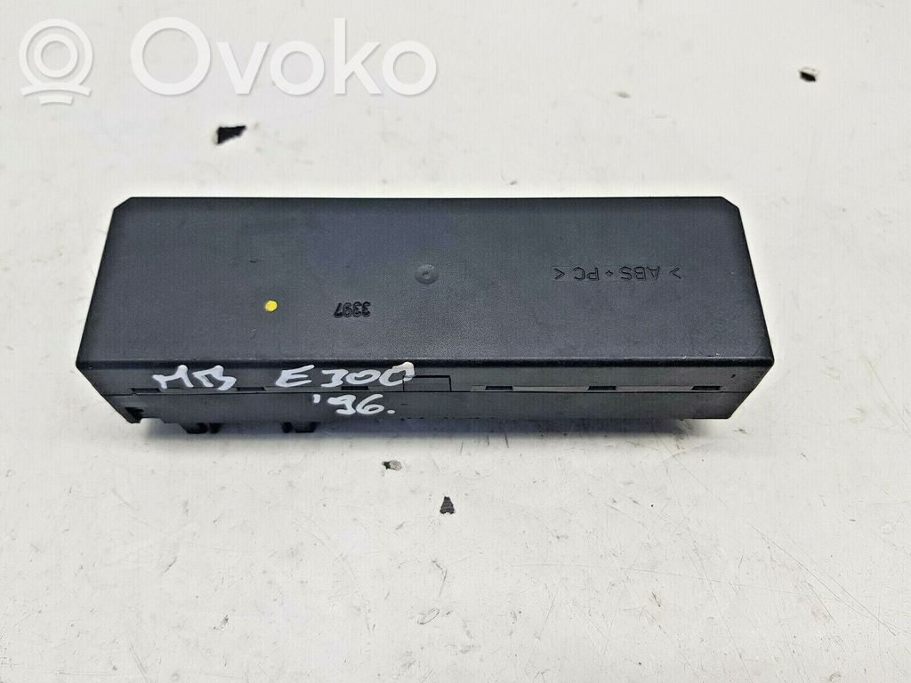 Mercedes-Benz E W210 Fuse module 