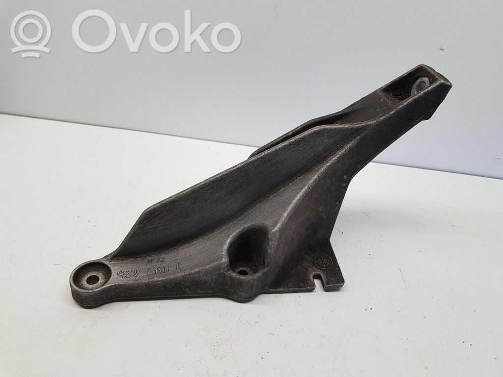 Engine mounting bracket   1092425