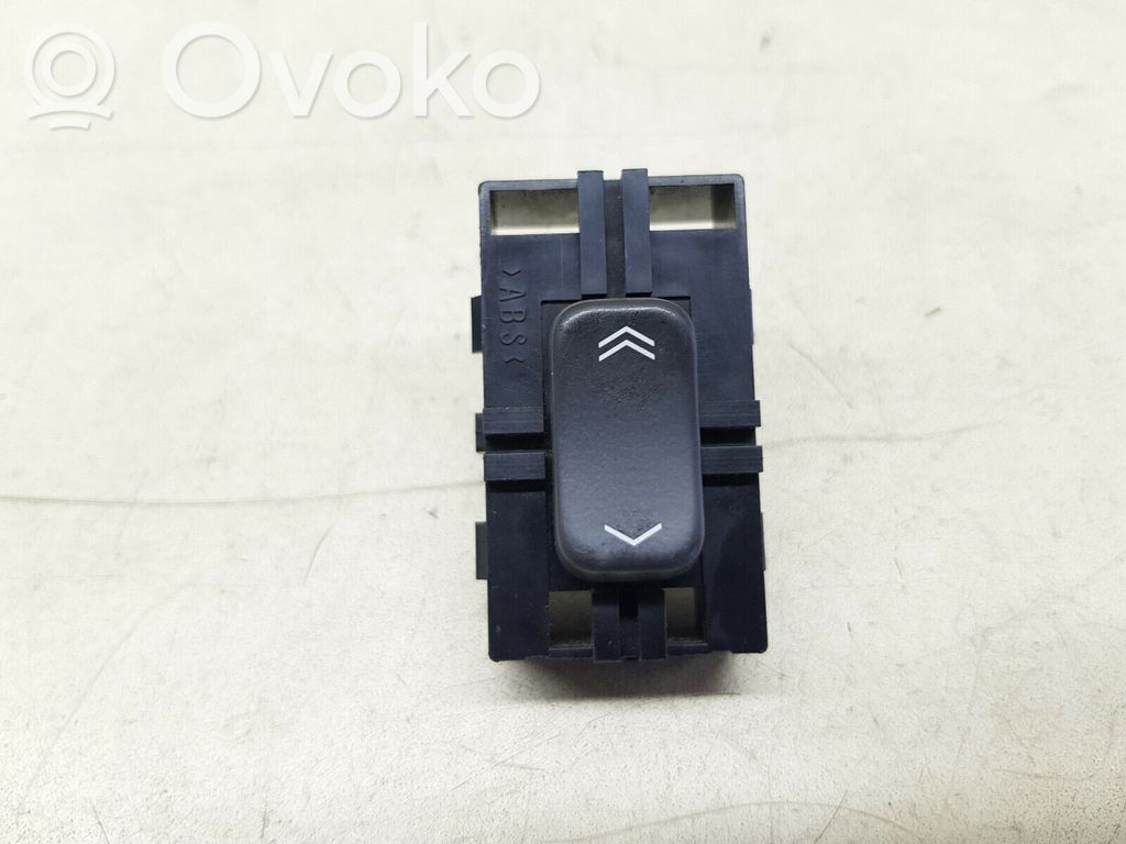 Cadillac CTS Electric window control switch 