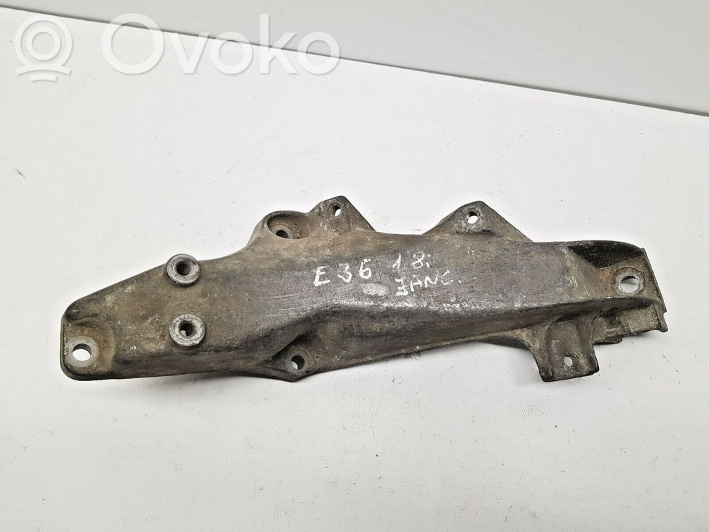 BMW 3 E36 Engine mounting bracket 