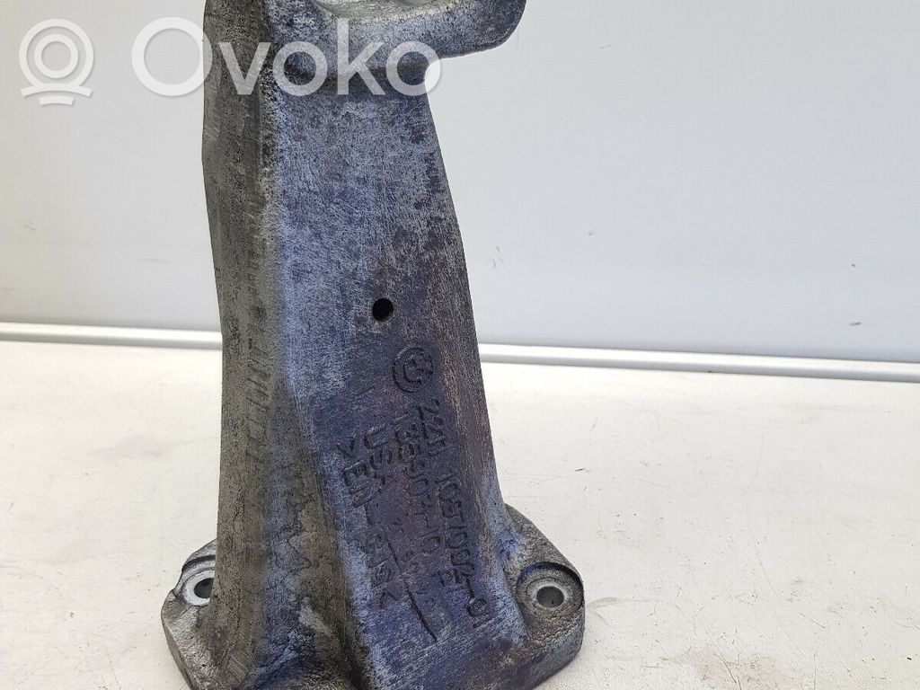 BMW X5 E53 Engine mounting bracket 