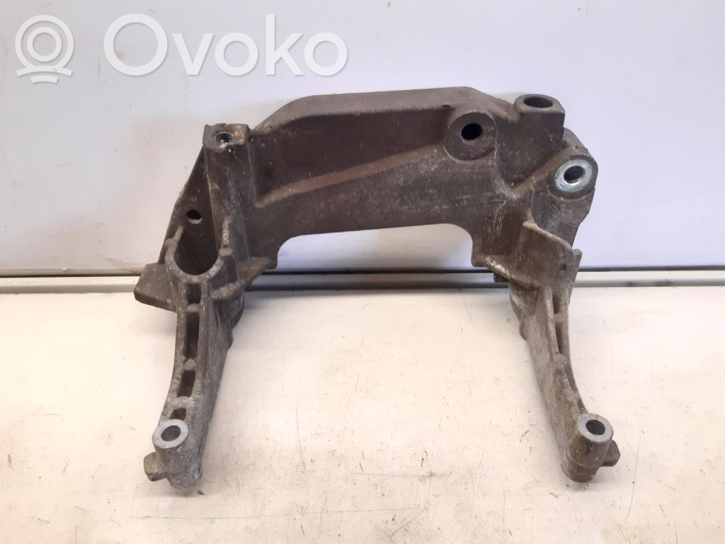 Opel Corsa D Engine mounting bracket 