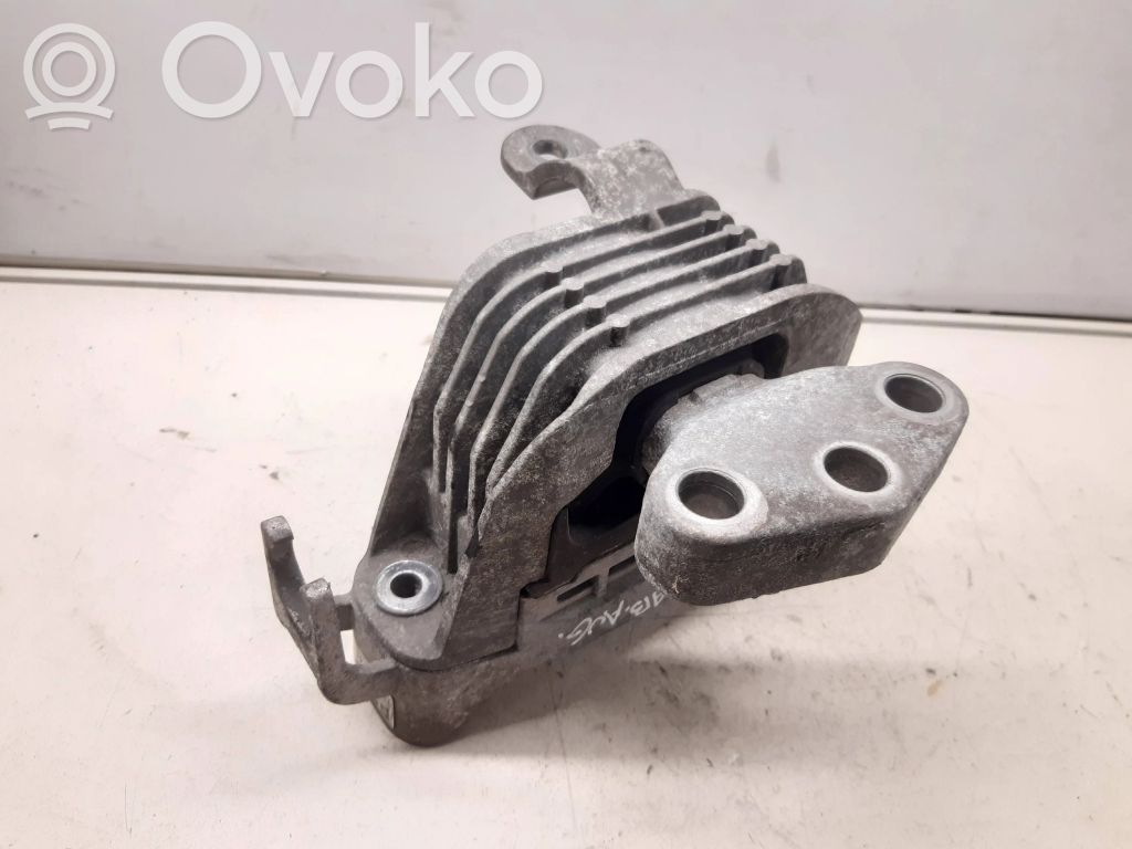 Opel Zafira C Engine mount bracket 