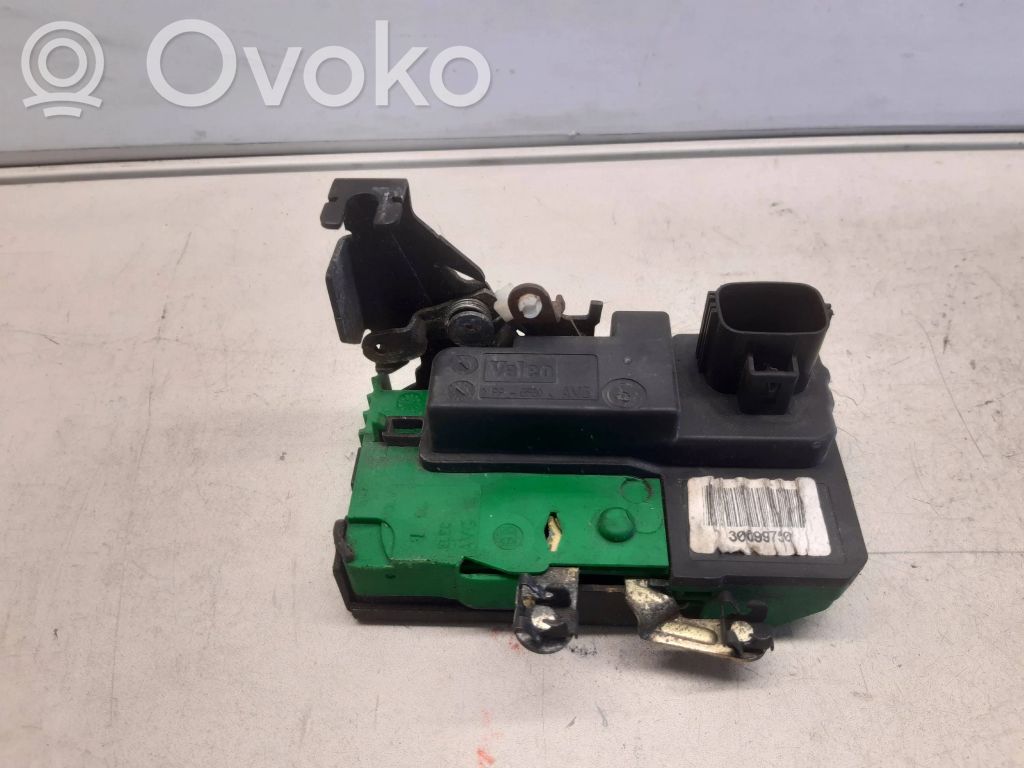 Volvo V70 Front door lock 