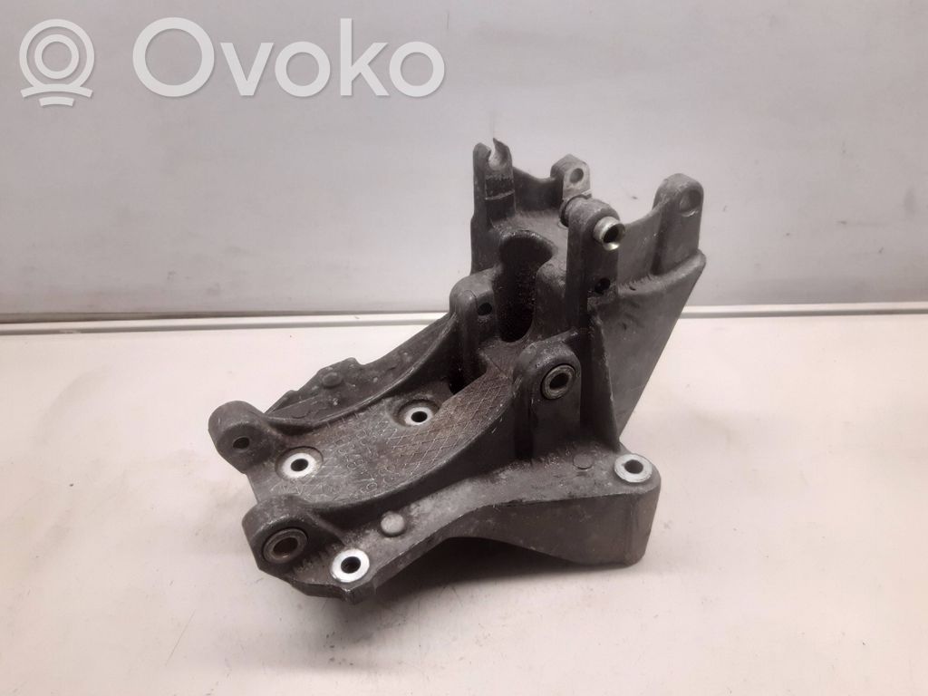 Peugeot 406 Engine mounting bracket 