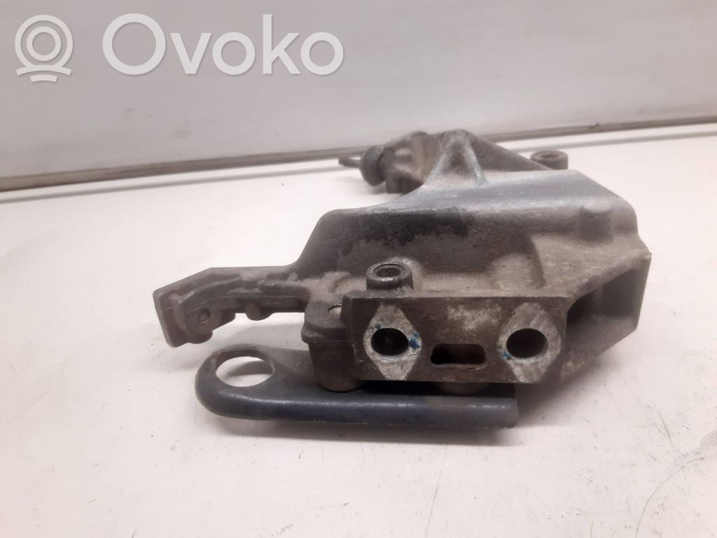 Peugeot 406 Engine mounting bracket 