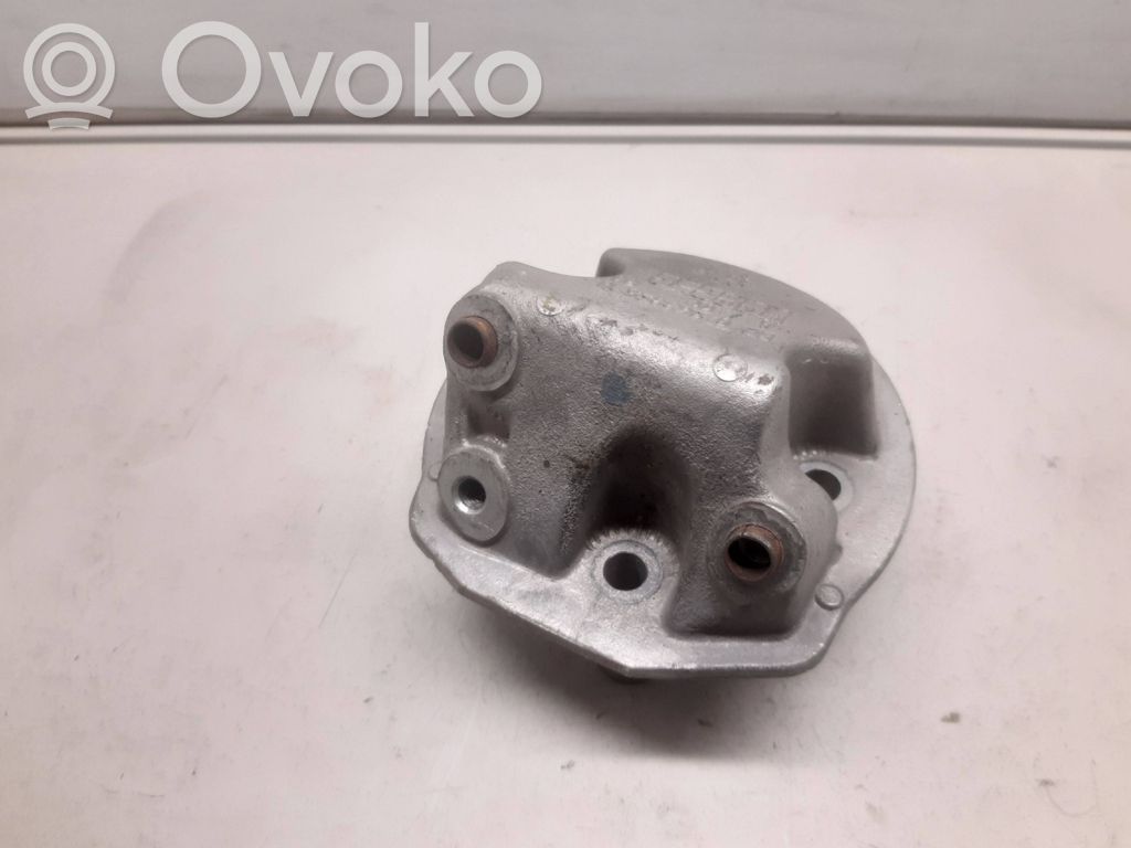 Peugeot 307 Engine mounting bracket 