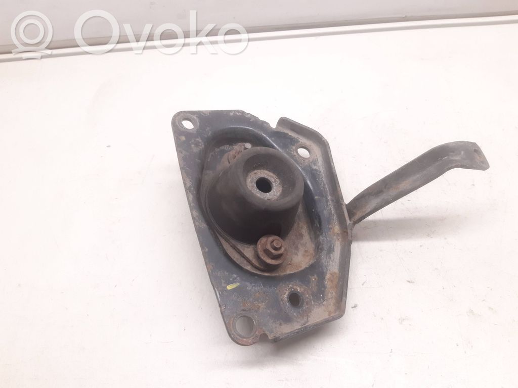 Peugeot 307 Engine mount bracket 