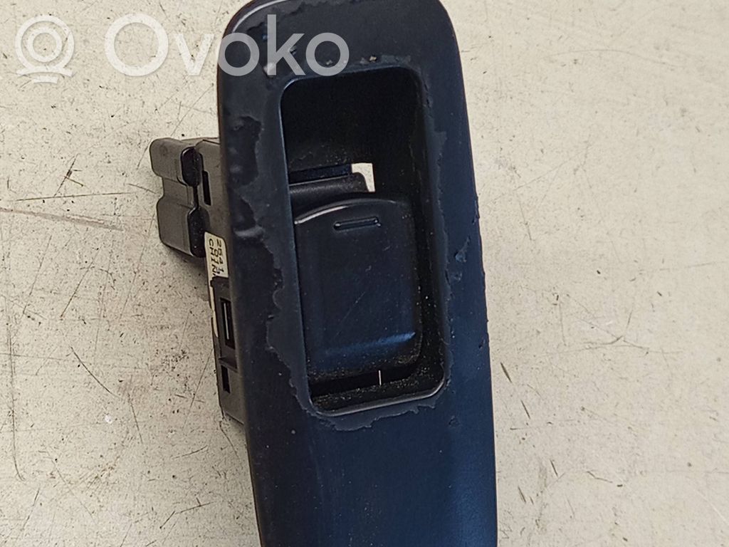 Nissan Qashqai+2 Przyciski szyb 