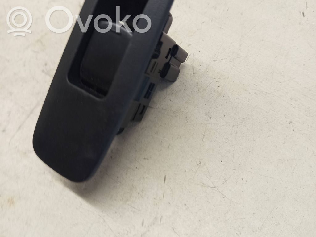 Nissan Qashqai+2 Przyciski szyb 
