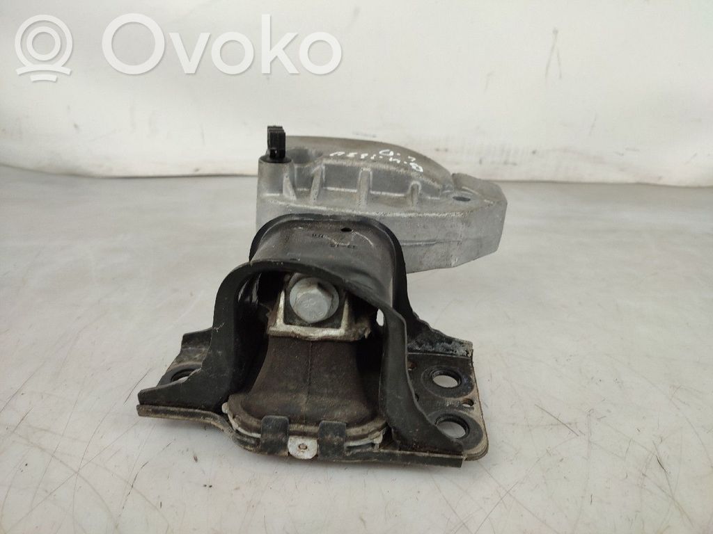 Engine mount bracket   8200014931J,8200014931