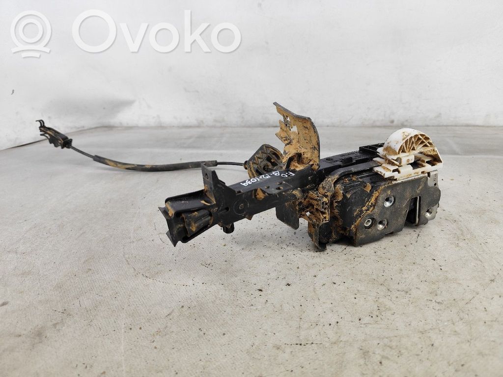 Ford Focus Priekšpusē slēdzene 