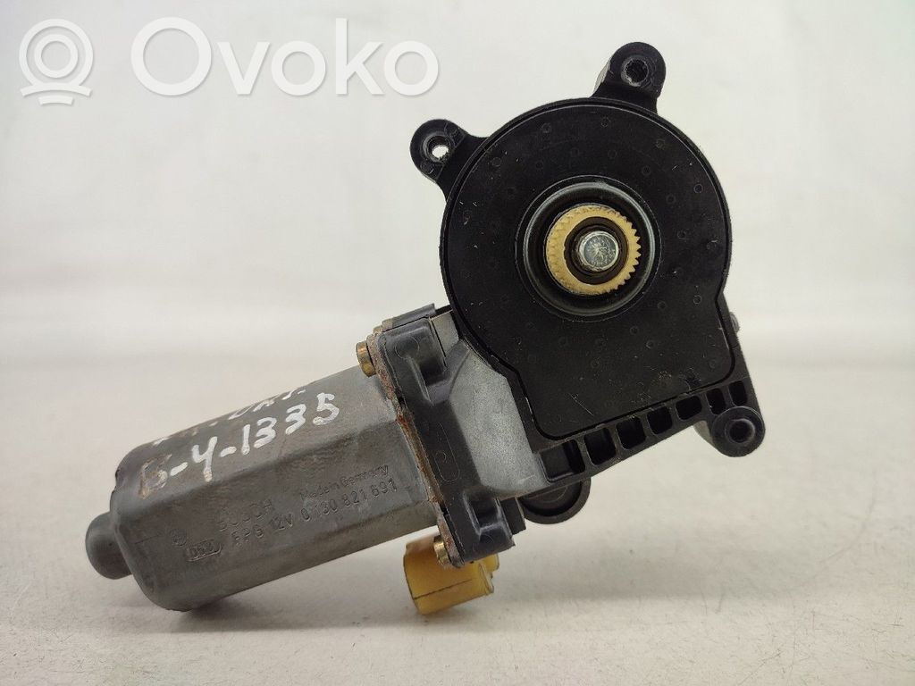 Motor del regulador de la ventanilla de la puerta delantera   0130821691