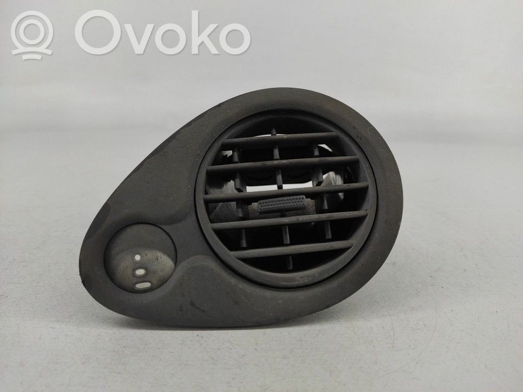 Rejilla de ventilación central del panel
