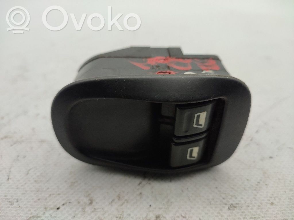 Peugeot 206 Sähkötoimisen ikkunan ohjauskytkin