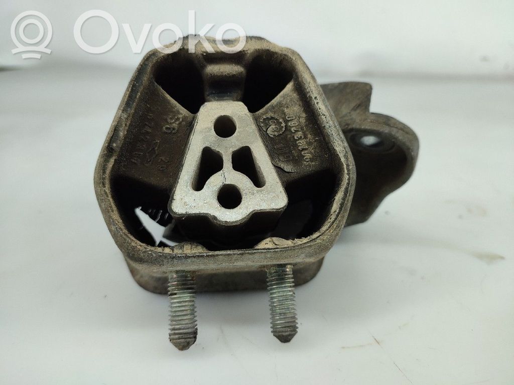 Engine mount bracket   90135618