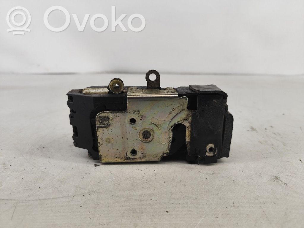 Priekšpusē slēdzene   Y7J30ACLK0893,8PINOS