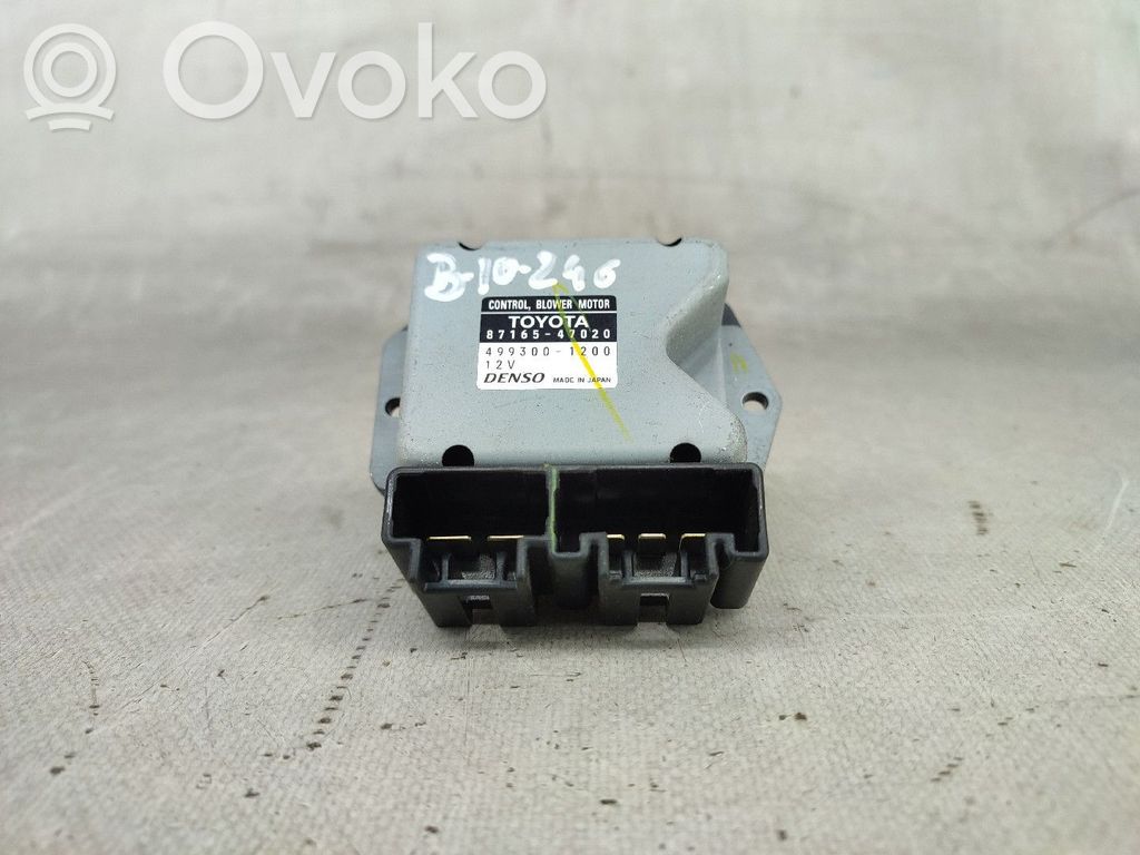 Toyota Prius (XW20) Lämpöpuhaltimen tuulettimen rele 